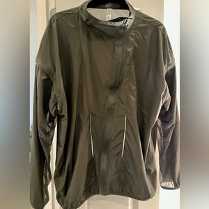 Under Armour Gear Women’s Large light jacket. Vented back. Reflective stripe